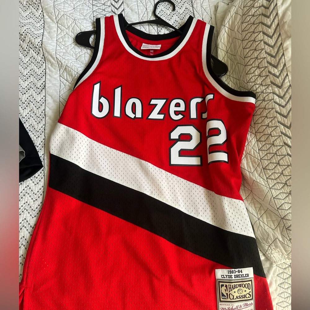 Clyde drexler jersey , size medium , used like new.